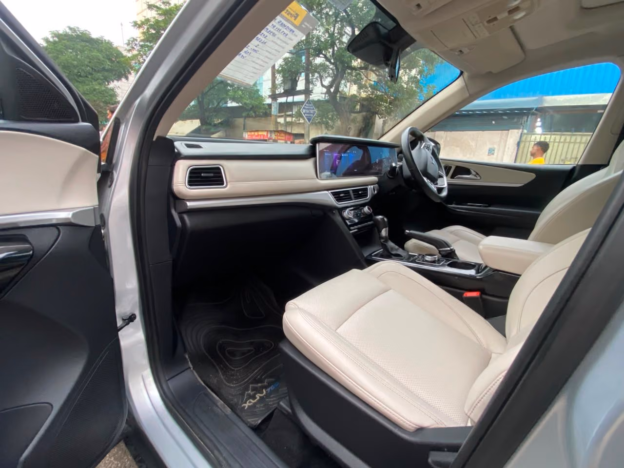 Used 2022 Mahindra XUV700 Used 2022 Mahindra XUV700