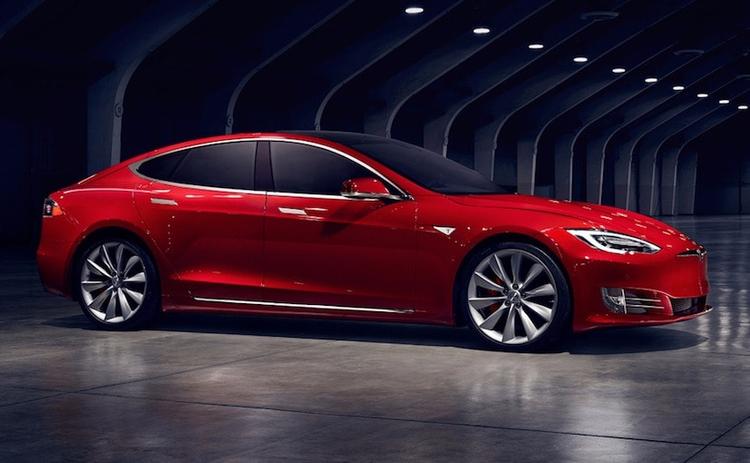 Tesla Publishes First Quarterly Vehicle Safety Report