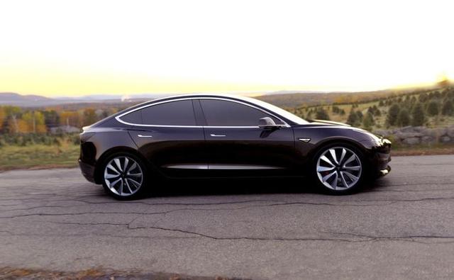 Tesla will open bookings for the Model 3 with AWD at the end of this week. The production of the Model 3 sedan with AWD will begin in July 2018.
