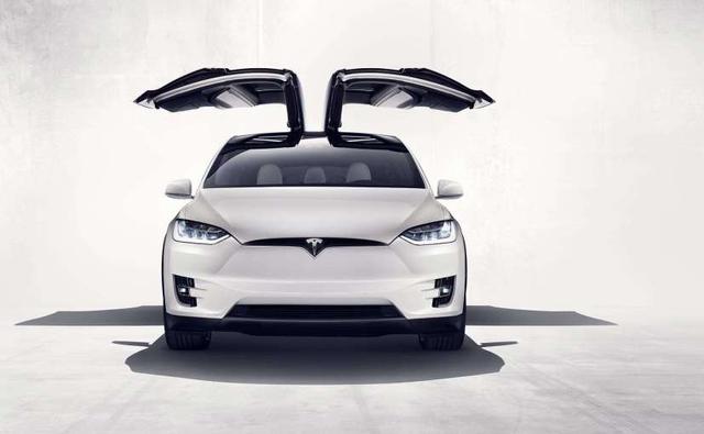 The National Highway Traffic Safety Administration (NHTSA) on Wednesday asked Tesla Inc to recall 158,000 Model S and Model X vehicles over media control unit (MCU) failures that could pose safety risks by leading to touchscreen displays not working.