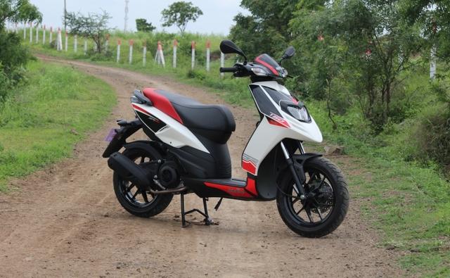 Reports on the Internet suggest that Aprilia might introduce an updated variant of the SR150 scooter. The update in question will be adjustable suspension upfront, which will allow the rider to adjust the suspension setup as per his/her liking.