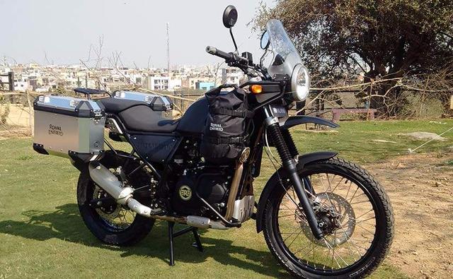 A fuel-injected version of the Royal Enfield Himalayan was spotted at a dealership in Southern India. RE dealerships say that the deliveries will begin in the first week of October.