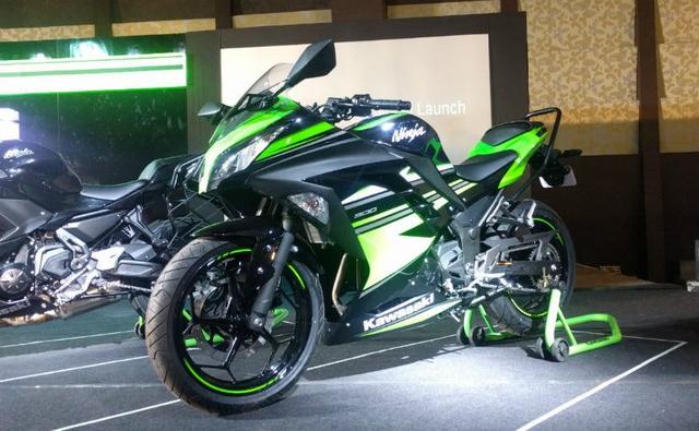 The 2017 Kawasaki Ninja 300 has been launched in India at a price of Rs 3.64 lakh (ex-showroom Delhi). The baby Ninja gets new livery - new decals inspired from the larger-displacement Ninja supersport models. The new Ninja 300 also gets a fatter 140 section rear tyre on the 2017 model, compared to the 130 section tyre on the outgoing model, and now meets new emission norms.