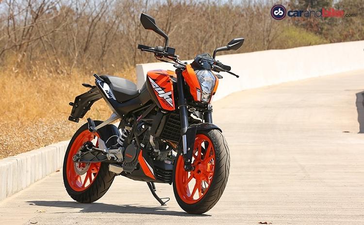 The entry-level Duke may not be an all-new bike but gets enough changes to bring it in line with the updated Duke family. So, having ridden the 2017 KTM 250 Duke recently, it's now time to see what changes the 2017 KTM 200 Duke has to offer.