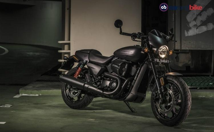 Milwaukee-based motorcycle maker Harley-Davidson has updated prices on the Street Rod Vivid Black shade that now gets a price cut of Rs. 56,500 over the other variants. The 2020 Harley-Davidson Street Rod Vivid Black is now priced at Rs. 5.99 lakh (ex-showroom), and is about Rs. 68,000 cheaper than the other colour options on the motorcycle including grey, orange and white. The Harley-Davidson Street Rod shares its underpinnings with the entry-level Street 750 in the brand's line-up and is the sportier derivative with a more aggressive riding stance and higher compression ratio from the same V-Twin motor for more power.