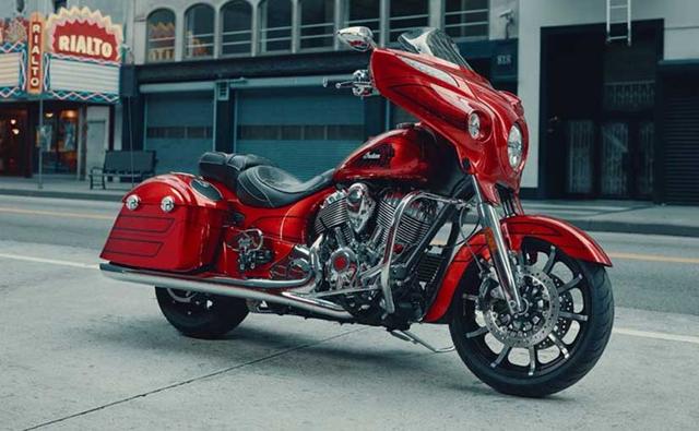 Indian Motorcycle has released two new models for 2017 - the top-of-the-line Indian Chieftain Elite and the Chieftain Limited. Both bikes are powered by Indian's same V-stroke Thunderstroke 111 engine powering the entire Chief and Chieftain series. The v-twin makes 135 Nm of peak torque at 2100 rpm. The Chieftain Elite will be a limited edition model and only 350 of these will be sold globally. The Chieftain Elite is the result of the re-imagination of Indian Motorcycle's designers what a top-of-the-line Chieftain should look like.