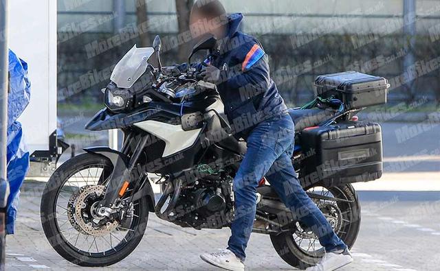 A production model of a new BMW middleweight adventure bike has been revealed in latest spy shots. While there are no details available on the new bike yet, according to reports the bike is expected to be the BMW F 900 GS, and will replace the BMW F 800 GS as a 2018 model.