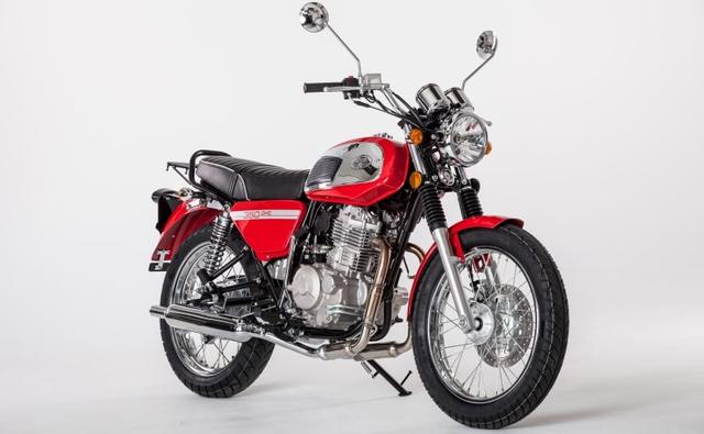 Czech motorcycle manufacturer Jawa has launched an all-new 2017 Jawa 350 model. Called the 350 OHC 4-Stroke, the retro motorcycle retains the brand's yesteryear design and style with an updated mechanical package.