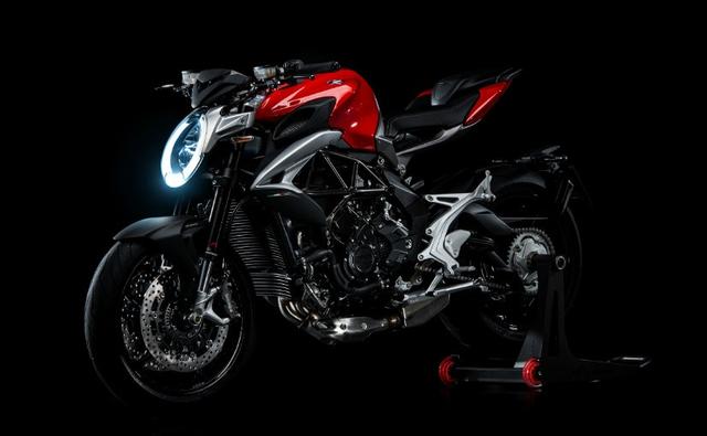 Priced in India at Rs. 15.59 lakh (ex-showroom, Pune) the Brutale 800 is up to Rs. 7 lakh more expensive than its rivals - the Triumph Street Triple S, and the Kawasaki Z900. While the former two come with in-line three cylinder motors, the Kawasaki Z900 has an in-line four engine.
