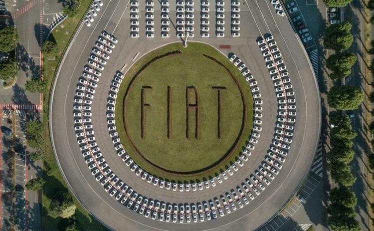 Fiat and Italian supermarket chain Esselunga handed over a total of 1,495 Fiat 500 cars to their new owners as part of a competition, thereby setting a new Guinness World record.