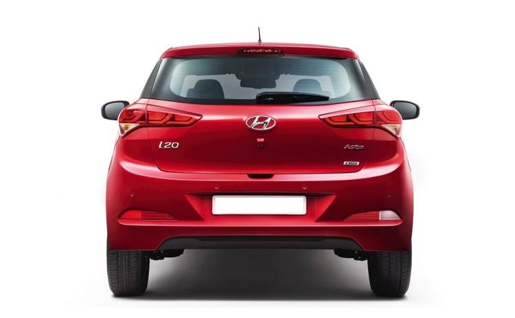 The 2017 Hyundai i20 facelift was recently spotted testing in India and we expect to car to be launched in the country by the end of this year. The upcoming 2017 Hyundai i20 will be a proper mid-life facelift with considerable cosmetic changes and feature upgrades. Mechanically, the car will remain unchanged.