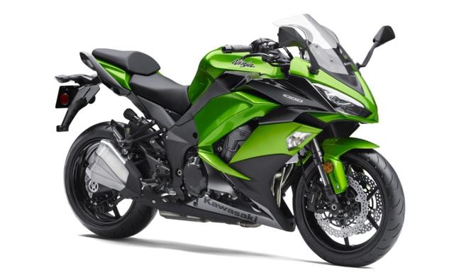 The 2017 Kawasaki Ninja 1000 gets the same engine, suspension and chassis as the outgoing model, but the engine now meets BS-IV regulations and gets some tweaks in the ECU. The new Ninja 1000 will be brought to India as semi-knocked down (SKD) kits and assembled in India