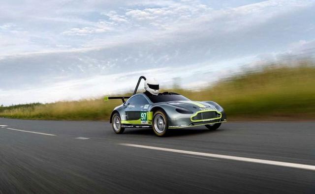 The miniaturized V8 Vantage GTE was created specifically for the Red Bull Soapbox Race and it will be one of the challengers in the -24 Seconds of Le Ally Pally- event and tackle the corners using a gravity-propelled vehicle.