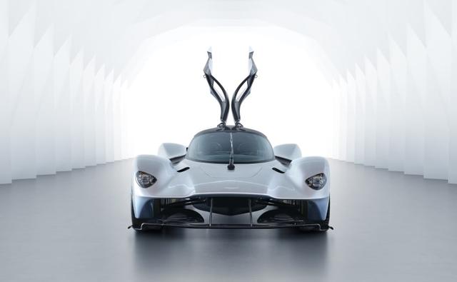 The Aston Martin Valkyrie is what bedroom posters are made of, with special emphasis on keeping the kerb weight low at just about 1130 kg. How did the folks manage to do that? Find out below.