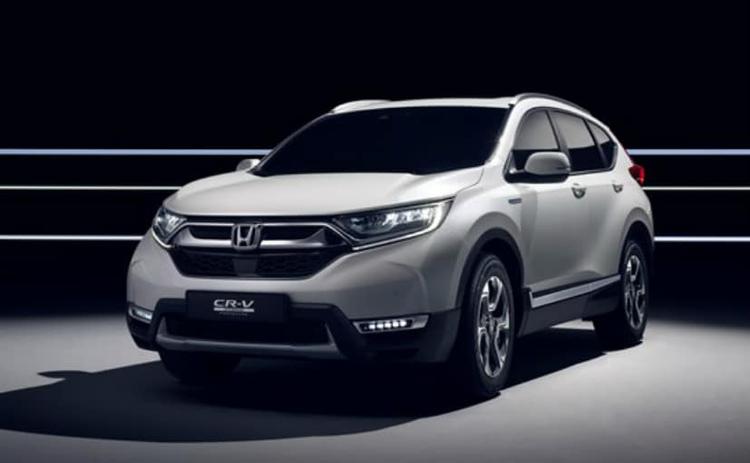 Honda showcased the prototype of the new-gen CR-V Hybrid. The CR-V Hybrid will be on the roads only in early 2018. It also gets a host of changes as far as design and equipment is concerned.