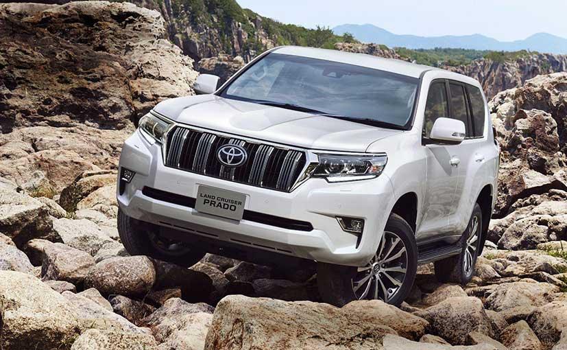 Unveiled at the Auto Expo 2018 last month, Toyota has silently launched the 2018 Land Cruiser Prado luxury SUV in India. The 2018 Toyota Land Cruiser Prado is priced at Rs. 92.60 lakh (ex-showroom Delhi) and is available in a single VxL variant. Much like the previous iterations, the heavily revamped Prado continues to be imported in the country as a Completely Built Unit (CBU).
