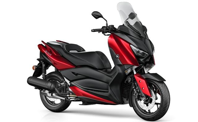 The new Yamaha X-Max 125 gets electronics and design updated bringing it more in line with its larger siblings. The Yamaha X-Max series of scooters is for the European market.