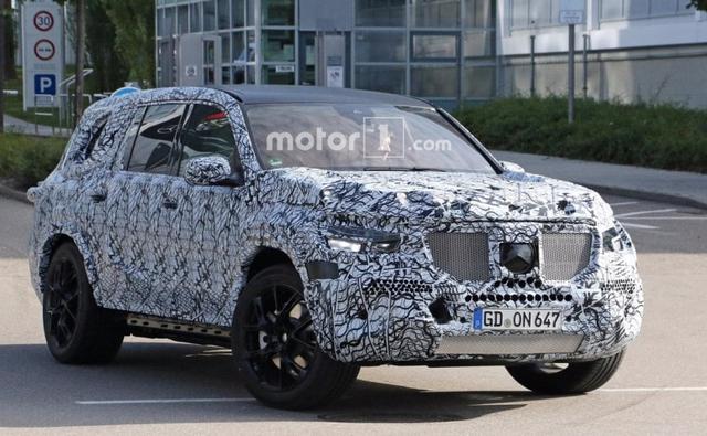 The next-generation Mercedes-Benz GLS has been spotted testing for the first time. Based on the flexible MHA platform and is likely to be unveiled in the latter half of 2018.