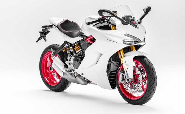 The Ducati SuperSport gets premium sportbike styling but is made for easy-going road manners and everyday usability. The SuperSport and the SuperSport S sits just below the Ducati Panigale 950 in the Italian motorcycle manufacturer's line-up.