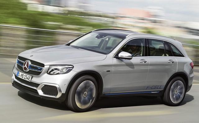 The GLC-Fuel Cell is the companys idea of a fuel-cell-powered luxury crossover that an owner can also plug in to charge the drive batteries. This technically makes the GLC a plug-in hybrid with a battery pack instead of an internal combustion engine.