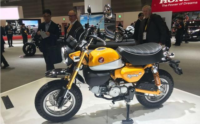 The Honda Monkey 125 is a cute little thing! It was unveiled at the Tokyo Motor Show and we absolutely wouldn't mind riding this.