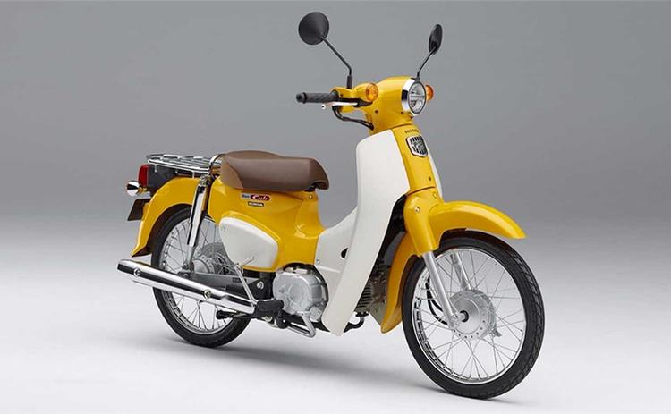The 2018 Honda Super Cub gets LED headlights, new instrument panel and a 109 cc, fuel-injected engine.