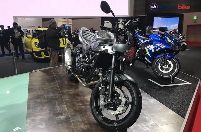 The ongoing 2017 Tokyo Motor Show has some very interesting exhibits on display and bringing in the retro cool quotient is the new Suzuki SV650X concept for the show. The new SV650X is based on the highly popular 2017 SV650 middleweight street-fighter motorcycle sold in the US, but gets new retro styling coupled with a modern engine and frame.