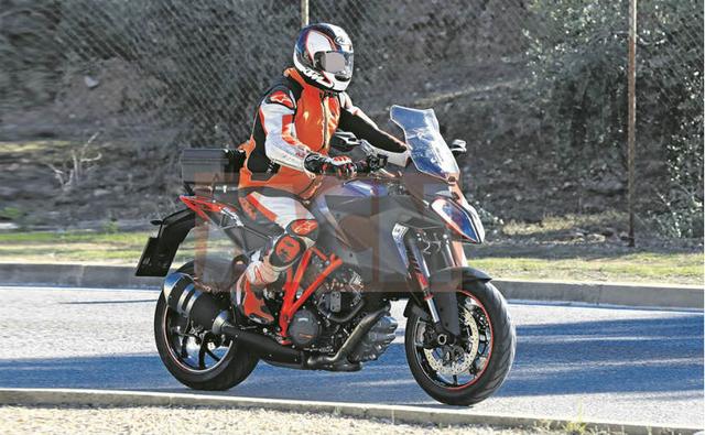 A test mule of the 2019 model of the 1290 Super Duke GT has been spotted testing in Spain. It will get a host of cosmetic and electronic updates with the cycle parts and engine remaining the same. It will launched in Europe towards the end of 2018.