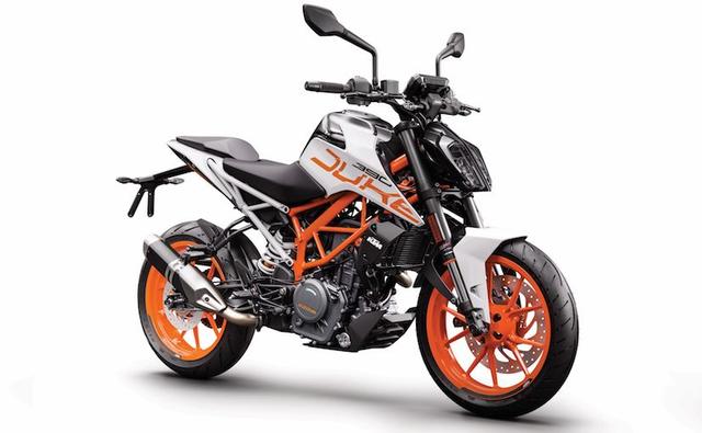 The KTM 390 Duke has received a new colour scheme for the 2018 model year and will be now available in an all-new white colour scheme. The colour was launched internationally last year but was restricted to only export markets. Nevertheless, the colour now makes it to the Indian market now and will be sold alongside their existing 'electric orange' paint scheme.