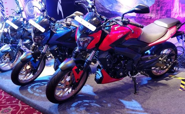Bajaj Auto has launched the 2018 Dominar in the country with two new paint schemes. The flagship offering from the bike maker is now available in Canyon Red and Glacier Blue shades, in addition to the existing matte black option. The motorcycle now also comes with gold painted alloy wheels complementing the new colour options.