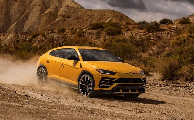 Yes! At least according to Mitja Borkert, Head of Design for Lamborghini. In a recent interaction with a publication, Borkert first confirmed the arrival of an electric Urus, but later took back his words and refuted the development altogether.