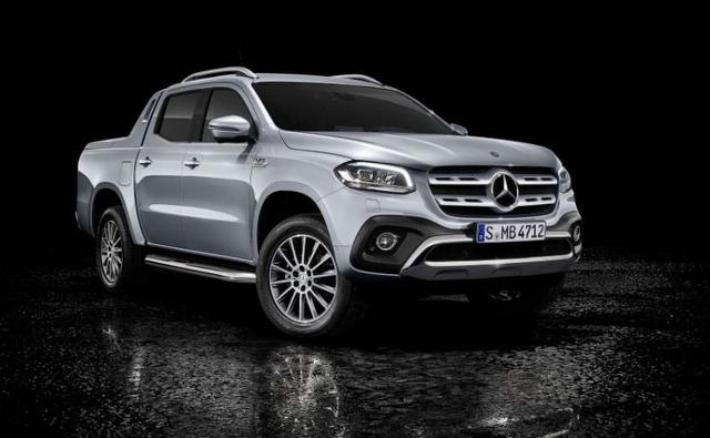 Mercedes-Benz revealed its first-ever pick-up truck last year and the automaker will soon addd a new top-of-the-line variant to its offering. Ahead of the Geneva Motor Show, the German auto giant has announced that the X-Class pick-up will get a new range-topping X350d 4Matic variant with a V6 diesel engine under the hood added to the line-up. The Mercedes-Benz X-Class is currently available with a four-cylinder diesel derivative and this should make the luxury pick-up a lot more fun to drive.