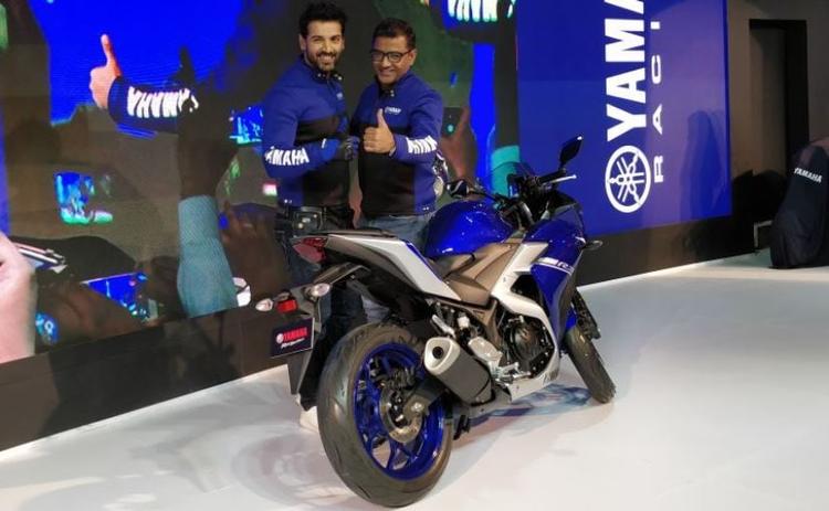 Bollywood star and action man John Abraham is Yamaha brand ambassador and was at the 2018 Auto Expo to debut the all new Yamaha R3, but he instead had his eye on a different bike on the Yamaha stand.
