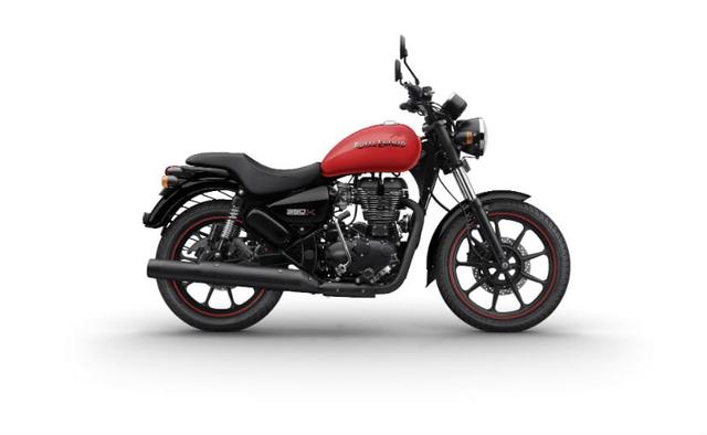 The latest motorcycle to get Anti-Lock Brakes or ABS in the Royal Enfield range is the Thunderbird 350X cruiser. The new Royal Enfield Thunderbird 350X ABS is priced at Rs. 1.63 lakh (ex-showroom, Delhi) and is about Rs. 7000 more expensive than the previous model. The Thunderbird X series was launched earlier this year as a modern take on the cruiser with more commute friendly riding position that made it a fun choice for the younger set of customers. Royal Enfield dealers have confirmed to carandbike that the Thunderbird 350X is already available and bookings are open for the ABS version.