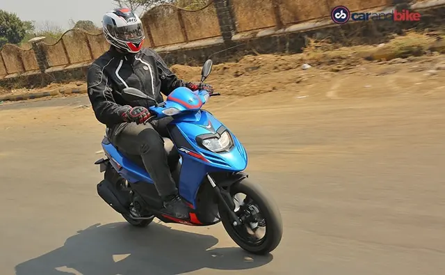 The Aprilia SR125 plays younger sibling to the much-acclaimed Aprilia SR150, backed by the same components and design but featuring a smaller engine, slightly higher fuel-efficiency and a lower price tag too. Does it really make a smart buy though? We find out.