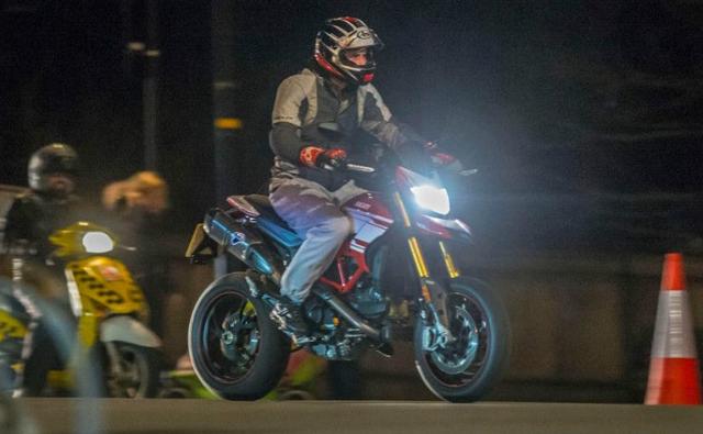 Prince William was spotted in South London riding what seems to be a Ducati Hypermotard. The prince, an avid football fan, chose to ride the motorcycle to travel to play a game of five-a-side football. The Duke of Cambridge is known to be a big motorcycle enthusiast, riding around London just before his wedding.