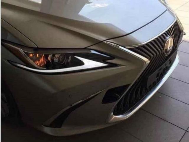 Lexus is all set to bring a mid-cycle refresh to the ES 300h sedan soon. The automaker will be unveiling the updated 2019 Lexus ES 300h facelift globally on April 25 at the upcoming Beijing Auto Show 2019 in China, and a leaked image of the updated model has made its way online. The 2019 ES 300h will be heading to a number of markets this year, and will also makes its way to India sometime in the future.