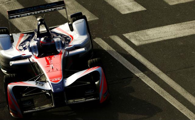Bouncing back after a disappointing last round, Mahindra Racing's Felix Rosenqvist seemed destined to win the 2018 Formula E Rome e-Prix; however, a crash on Lap 23 ended his run prematurely stealing on what could have been his third win of the season. Rosenqvist's crash promoted Sam Bird into the lead and the DS Virgin Racing driver went on to win the Rome e-Prix ahead of Lucas di Grass of Audi Sport ABT Schaffler, while Andre Lotterer of Techeetah took the third place on the podium in the final lap.