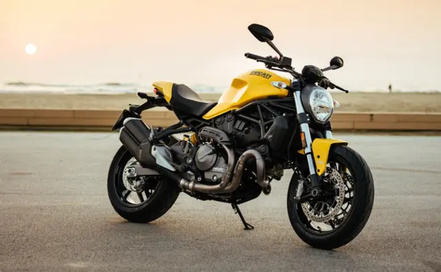 Ducati India has launched the 2018 Monster 821 street-fighter motorcycle in the country priced at an introductory Rs. 9.51 lakh (ex-showroom). The Ducati Monster 821 was launched in 2016 and but discontinued last year after the BS-IV emission norms were brought in place. The Monster 821 now makes a comeback in a revised 2018 avatar with styling upgrades, new features and a BS-IV compliant powertrain.
