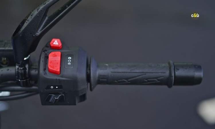 Pulsar NS400Z Key Features Pulsar NS400Z Key Features images