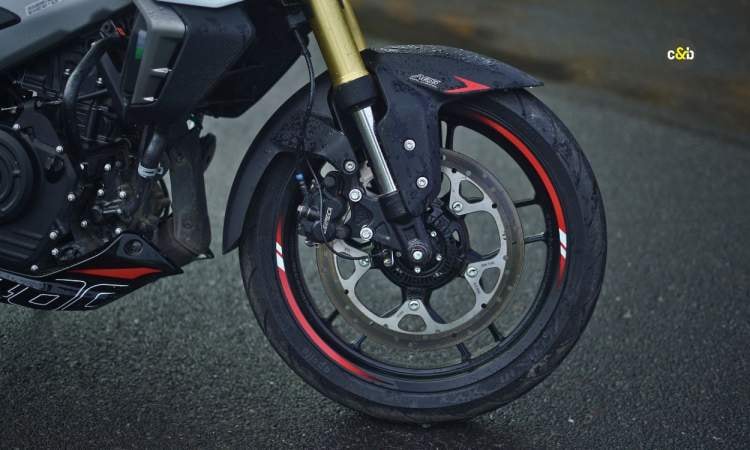 Pulsar NS400Z Key Features Pulsar NS400Z Key Features images