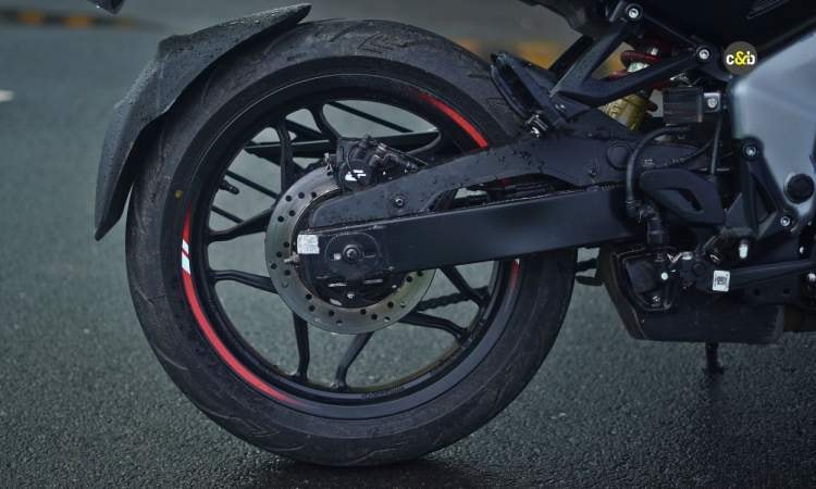 Pulsar NS400Z Key Features Pulsar NS400Z Key Features images