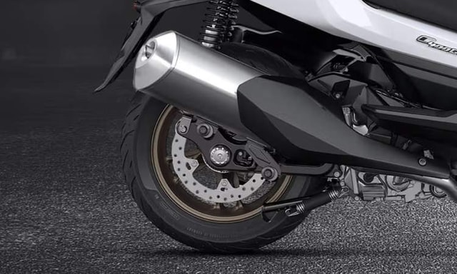 BMW C 400 GT SILENCER AND TYRE BMW C 400 GT SILENCER AND TYRE