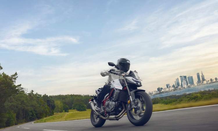 Honda Hornet 750 Side Front Honda Hornet 750 Side Front