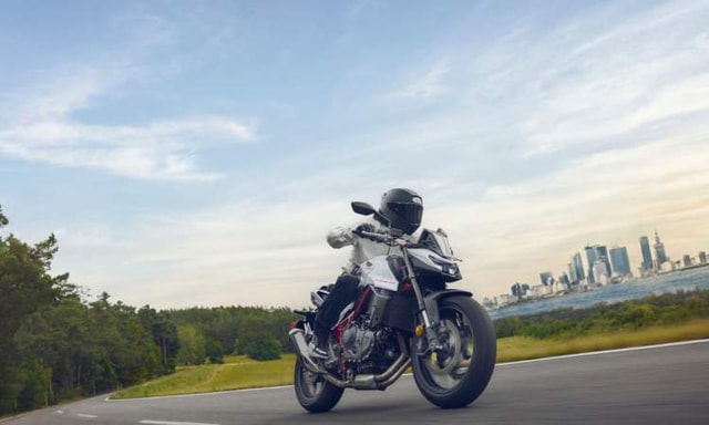 Honda Hornet 750 Side Front Honda Hornet 750 Side Front