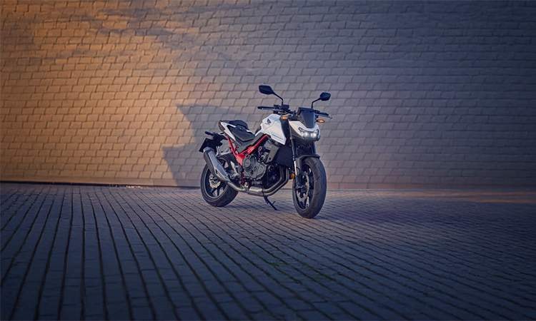 Honda Hornett 750 Front Look Honda Hornett 750 Front Look