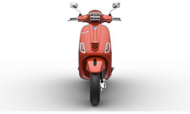 Sxl 125 Classic Tuscany Orange Piaggio Vespa Front Look