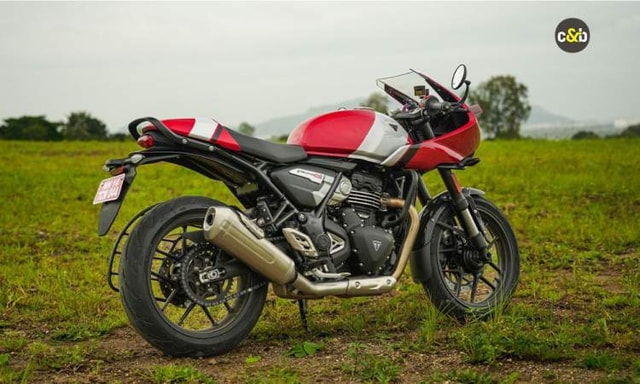 Triumph Thruxton 400 Right Side Look Triumph Thruxton 400 Right Side Look