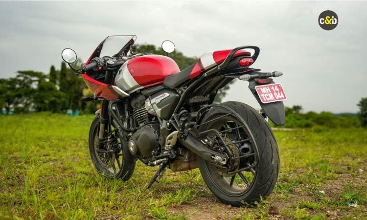 Triumph Thruxton 400 Back Look Triumph Thruxton 400 Back Look