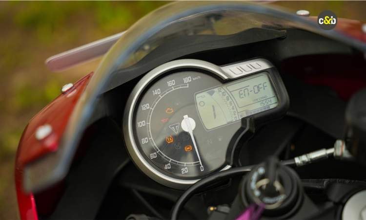 Triumph Thruxton 400 Instrument Console Triumph Thruxton 400 Instrument Console